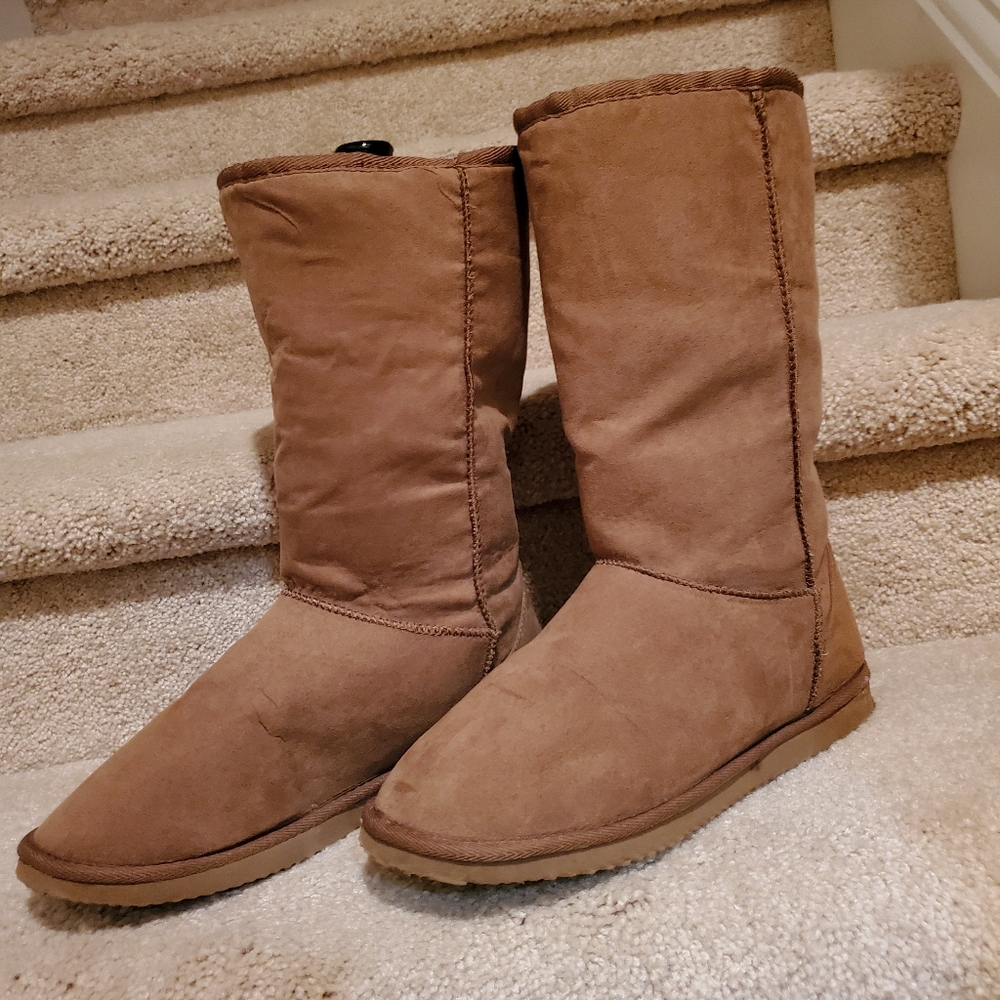 Old navy boots size 10. Lightly used. Excellent condition.